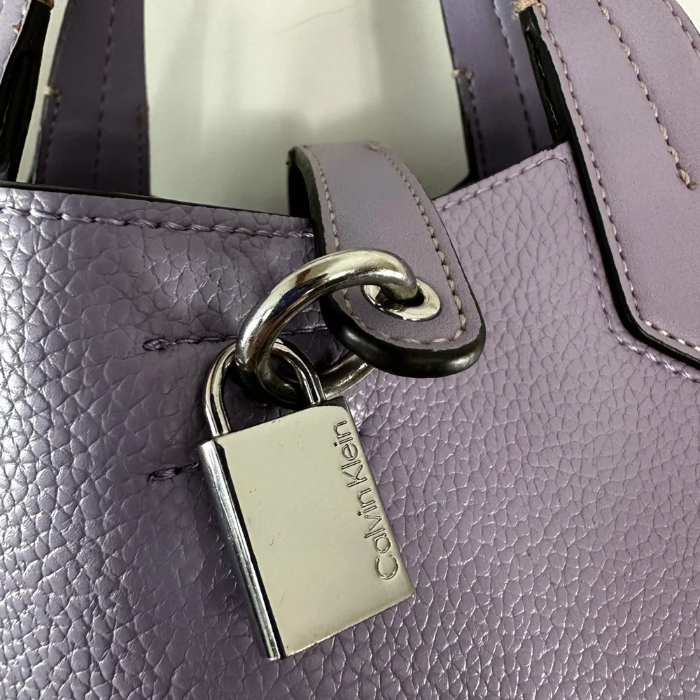 Calvin Klein NEW still had tag holder on it